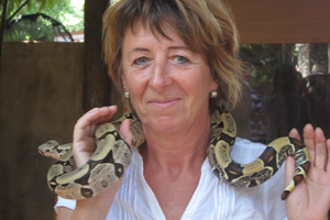 Muttest bei der Schlangenausstellung